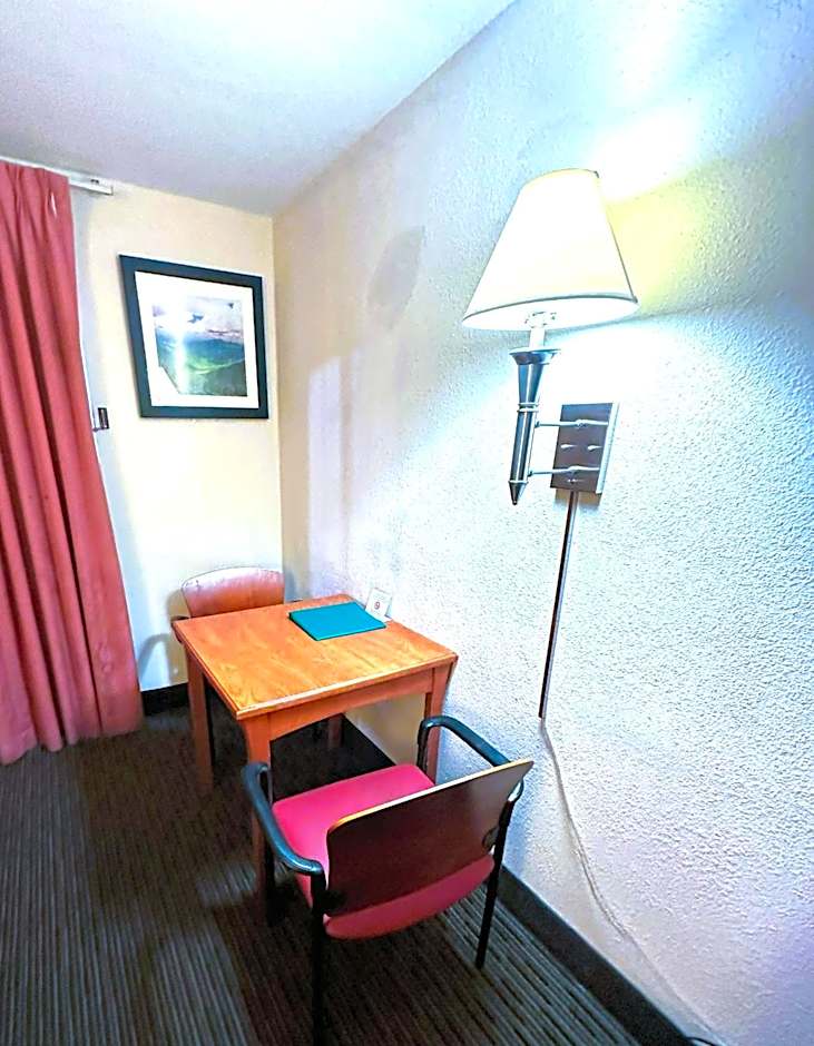 Sunflower Inn & Suites