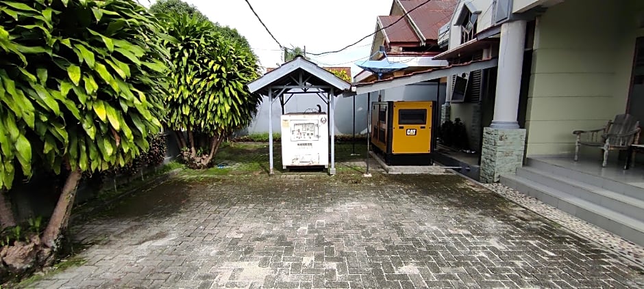 OYO 93051 Wisma Syariah Buloe Near Lapangan Abubakar Lambogo Batili Enrekang