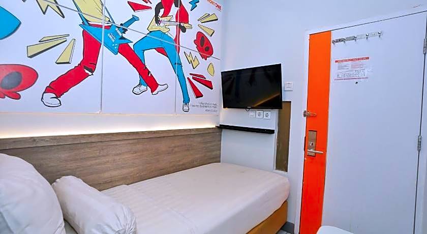Front One Budget Hotel Tirtonadi Solo
