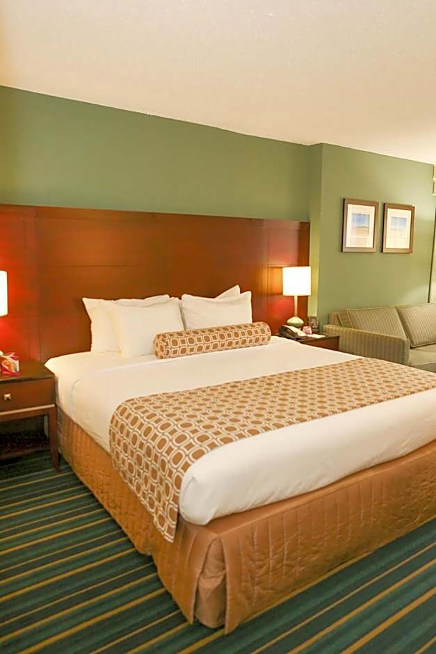 Crowne Plaza Virginia Beach Town Center by IHG