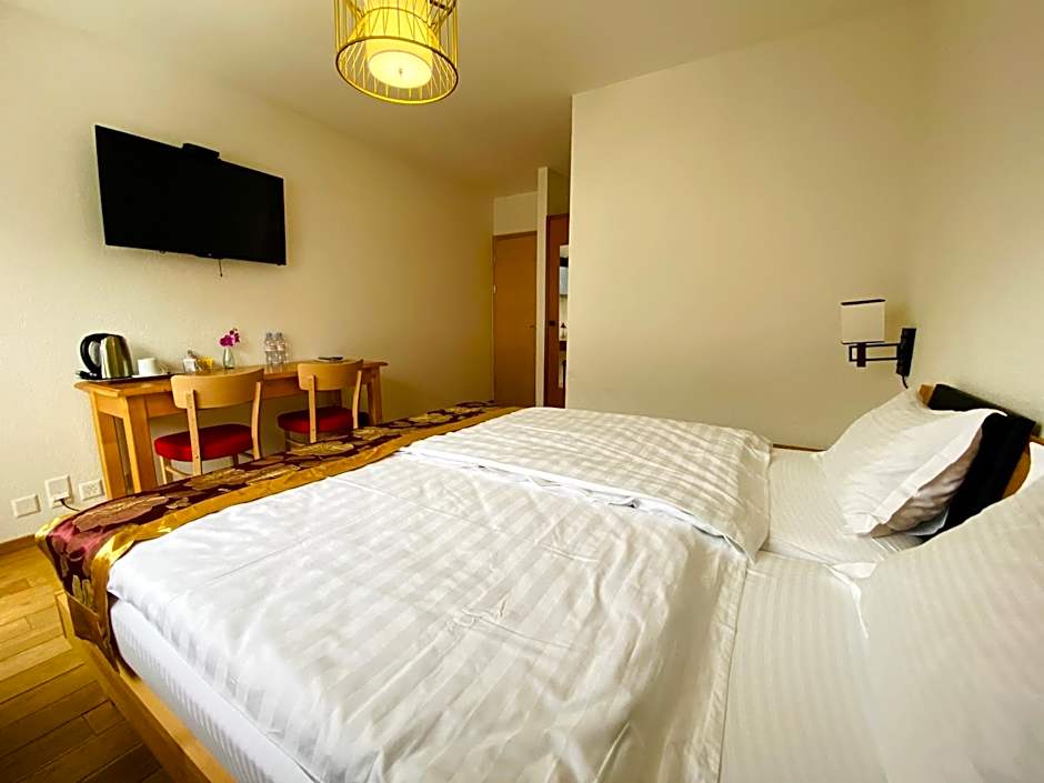 Qi-Lin Hotel Restaurant