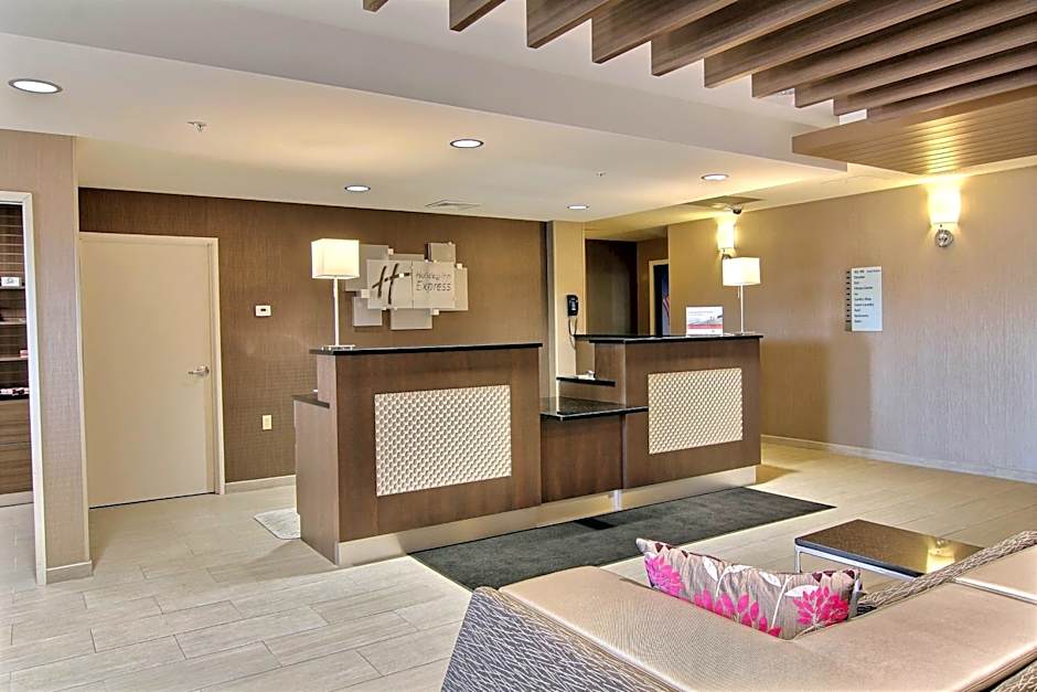 Holiday Inn Express Fargo - West Acres By IHG