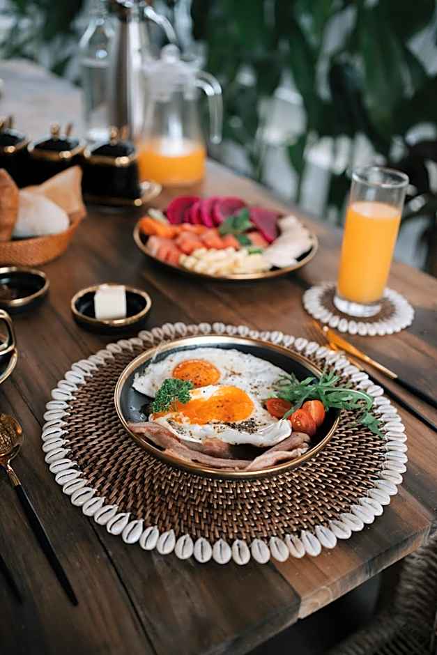 EHOA NYANYI BEACH Boutique Hotel - In front of entrance to NUANU