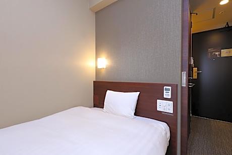Economy Single, Non-Smoking, No Bathtub and Shower