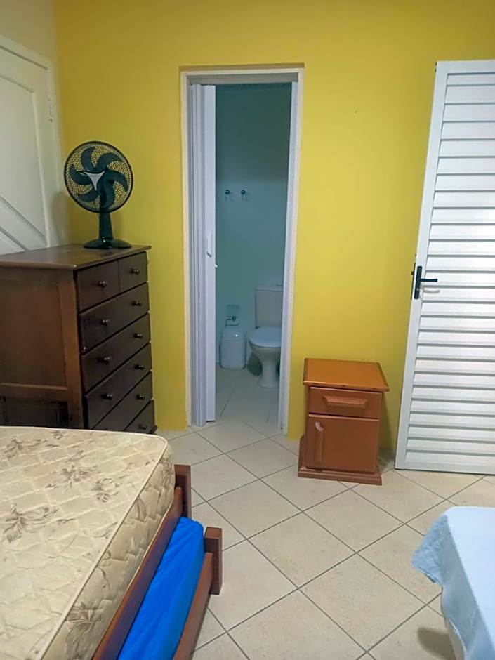 SOBRADO-BERTIOGA-Uso exclusivo para grupos de até 12 pessoas em 1 até 4 suítes