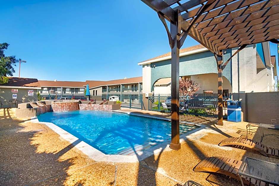 Quality Inn Near Lake Marble Falls