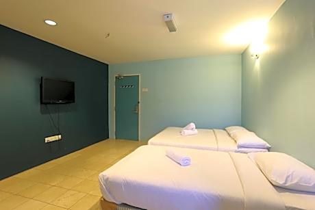 Family Room (3 Adults)