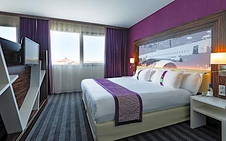 1 King Bed Suite Non Smoking