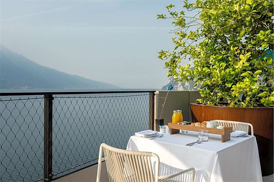 EALA My Lakeside Dream - Adults Friendly