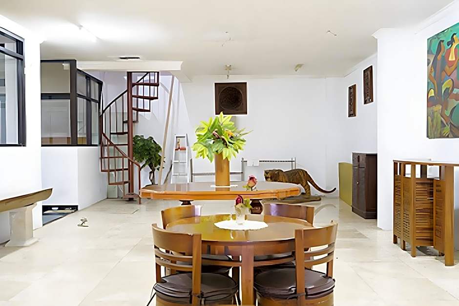 OYO 92249 Wisma Rina Rini Tegalega Park