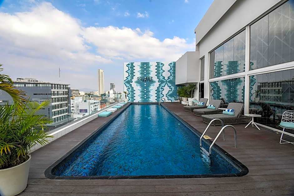 Square Small Luxury Hotel