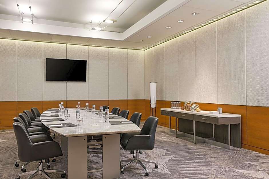 Renaissance by Marriott Schaumburg Convention Center Hotel