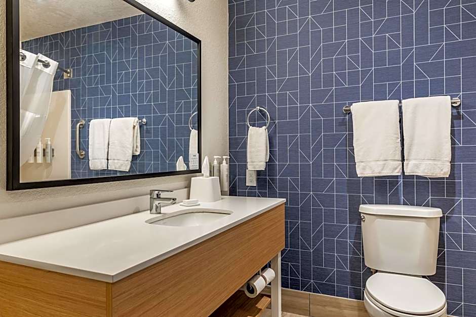 Spark by Hilton La Crosse Onalaska