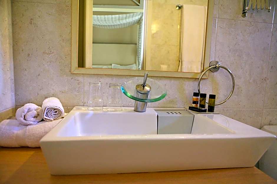 Oikies Small Elegant Houses