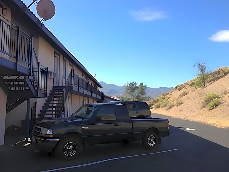 Golden Hills Motel