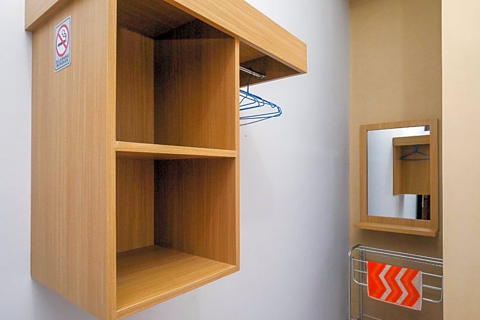 RedDoorz Syariah near Perempatan Kartasura