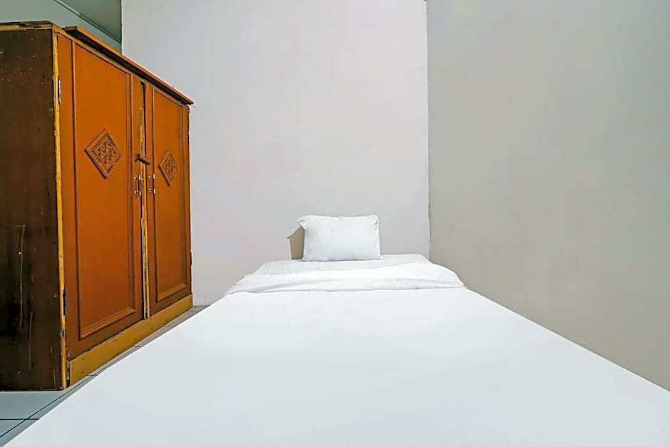 OYO Life 92694 Kost Nino