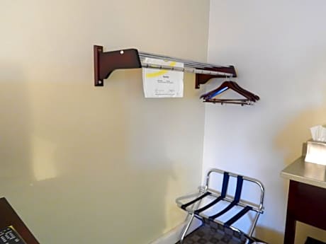 Queen Room - Non-Smoking