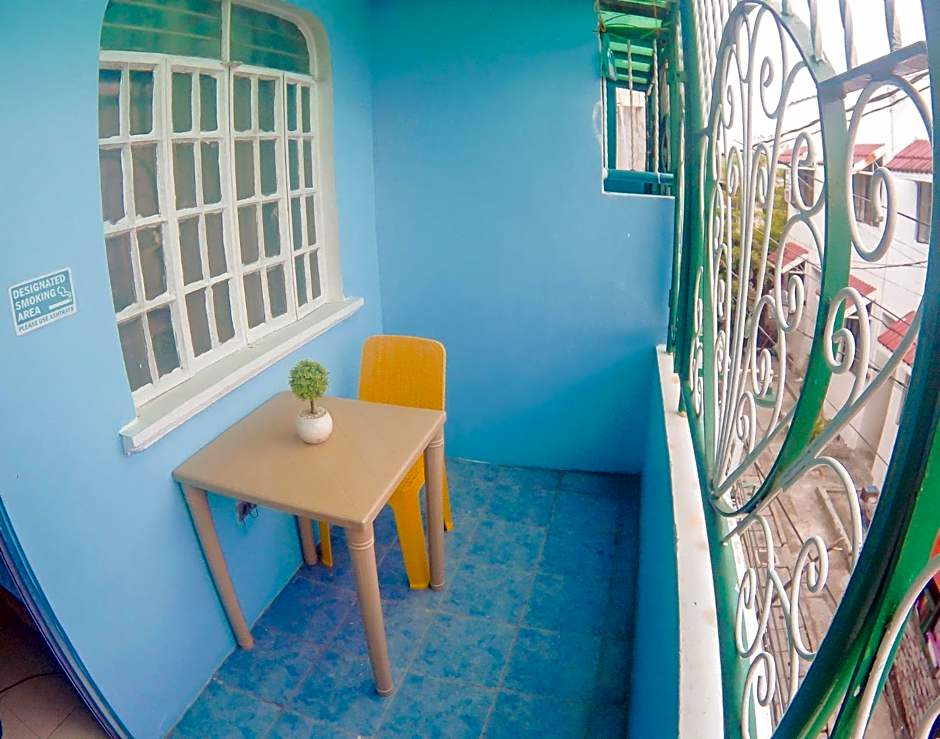 Nomads MNL Backpackers Homestay - near Airport