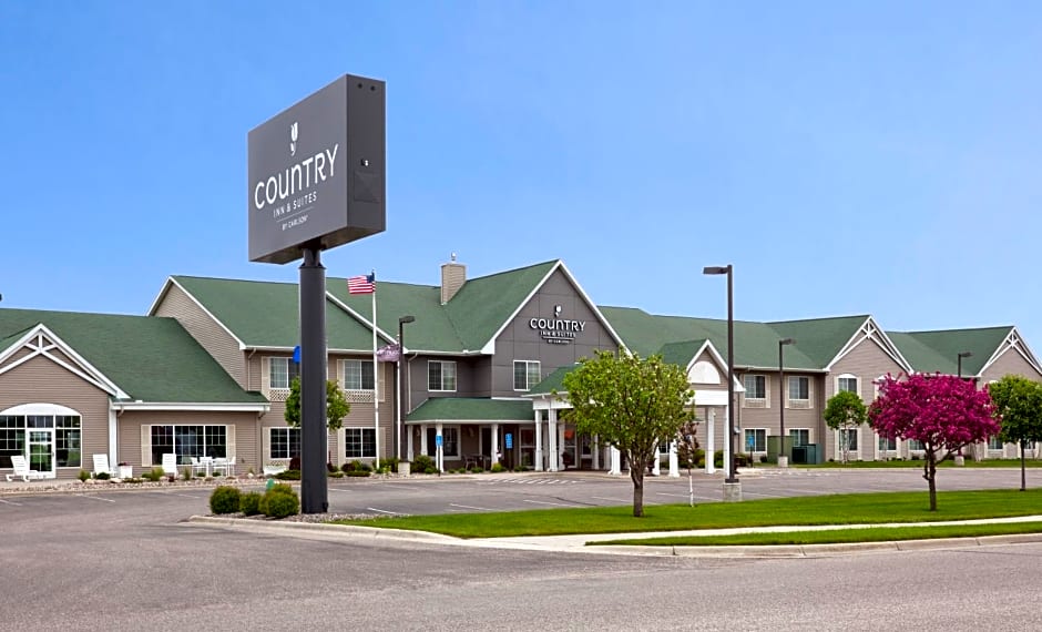 Country Inn & Suites by Radisson, Willmar, MN