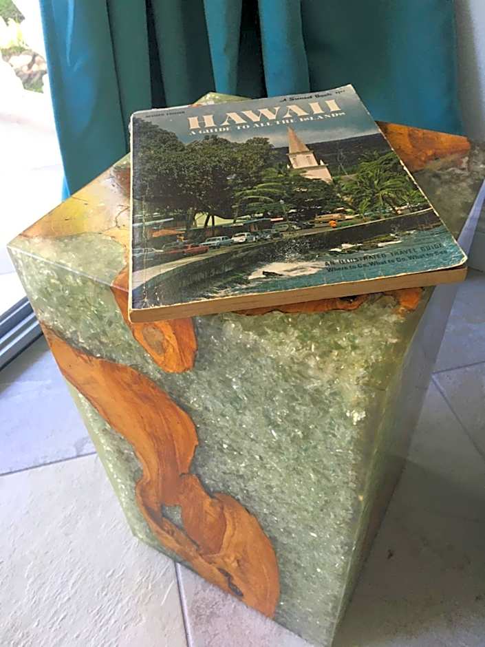 DOWNTOWN HAWAIIAN PARADISE CONDO with Hot Tub, Pool & Beach - Kona Islander Inn