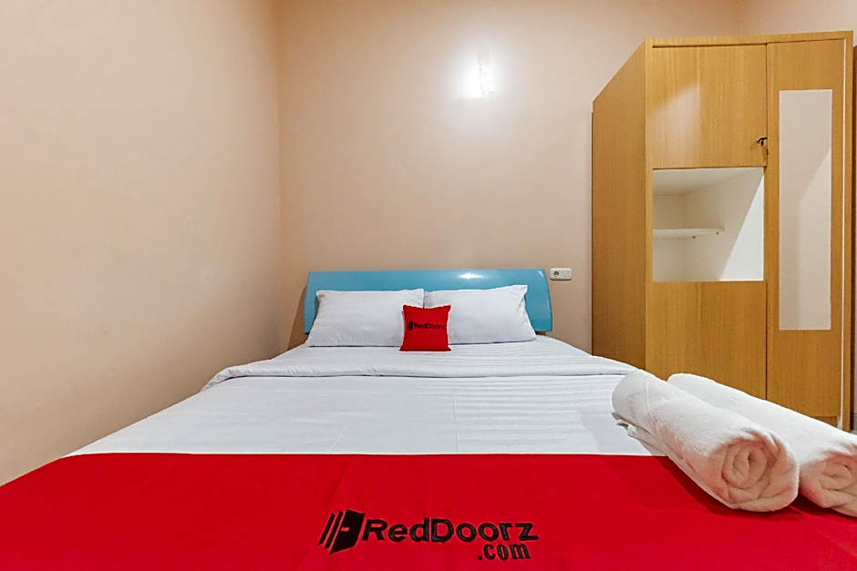 RedDoorz Syariah near Alun Alun Palimanan