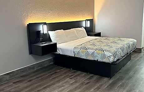 Queen Room - Non-Smoking