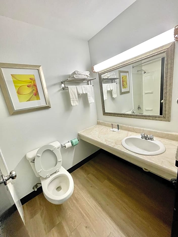 Days Inn by Wyndham Erie