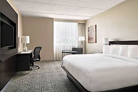 King Room with Tub - M Club Lounge Access/Mobility Accessible