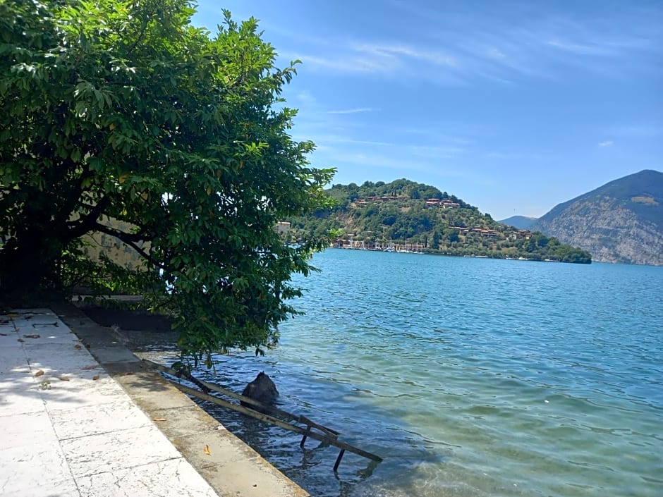 L'Oleandro sul Lago d'Iseo B&B