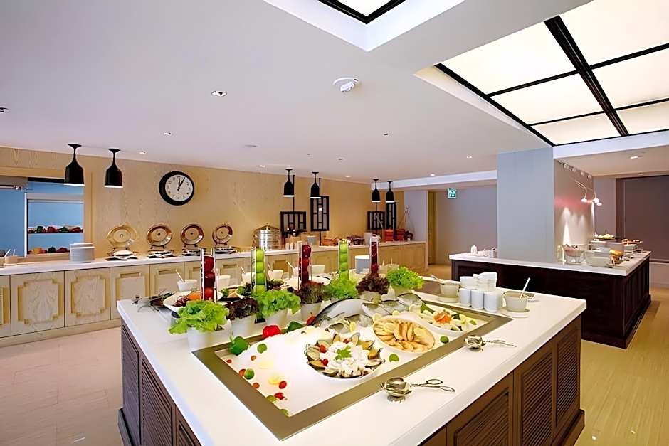 The Quarter Hualamphong by UHG