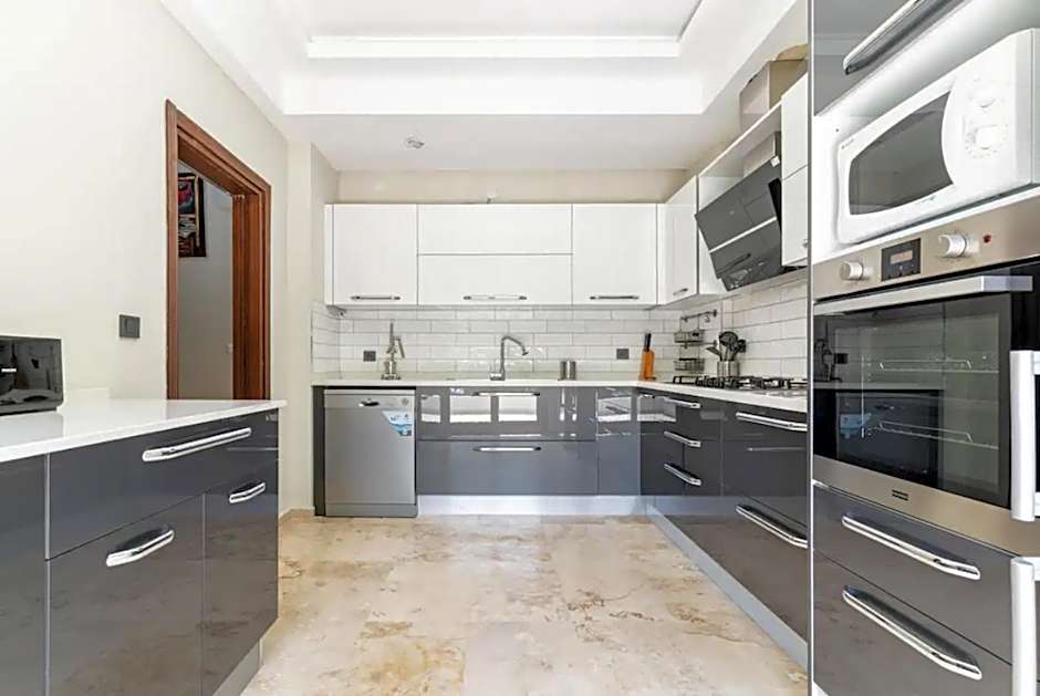 Comfortable villa with garden in “Urla İskele”