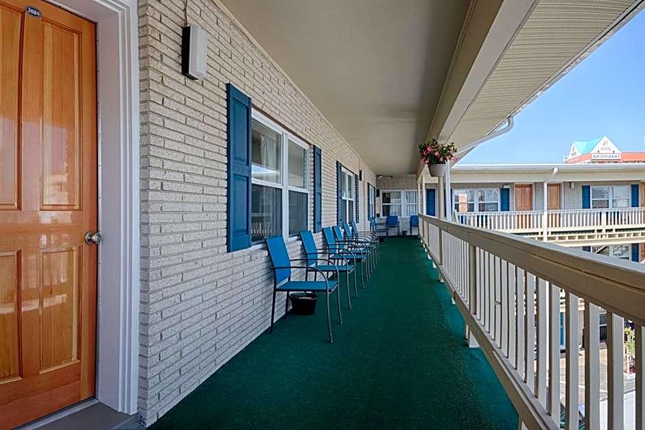 Crystal Sands Motel
