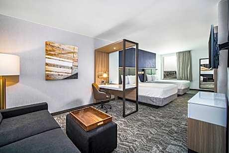 Suite, 2 Queen, Trundle bed