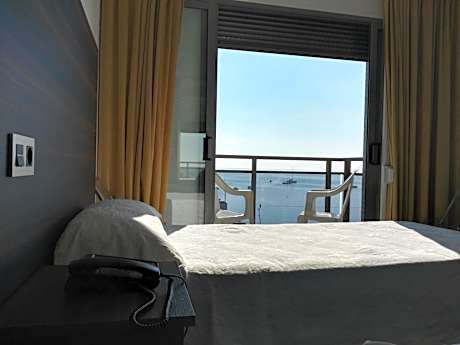 Double or Twin Room with Sea View