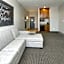 La Quinta Inn & Suites by Wyndham Dallas Love Field