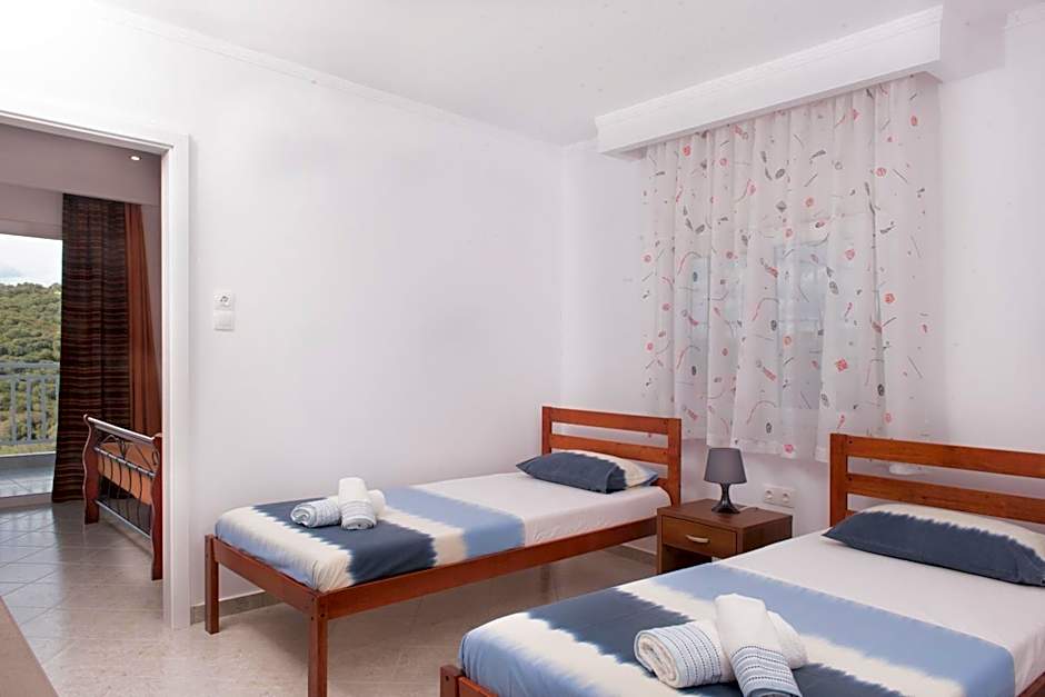 Photo 1 of 7 of Family Suite, Sea View