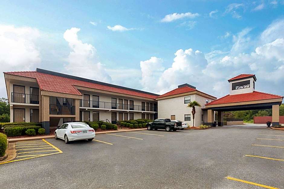 Ramada by Wyndham Bainbridge