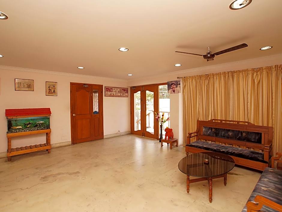 Lloyds Guest House Royapettah – Chennai, IL