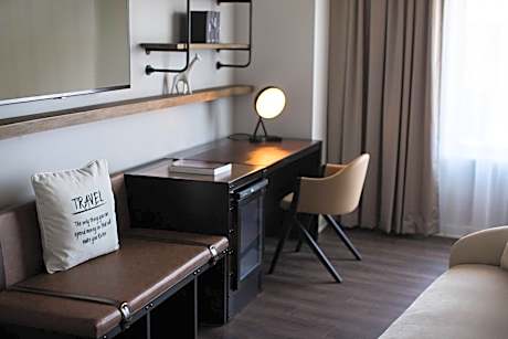 Double Room with Two Double Beds and Adapted Tub - Mobility and Hearing Accessible