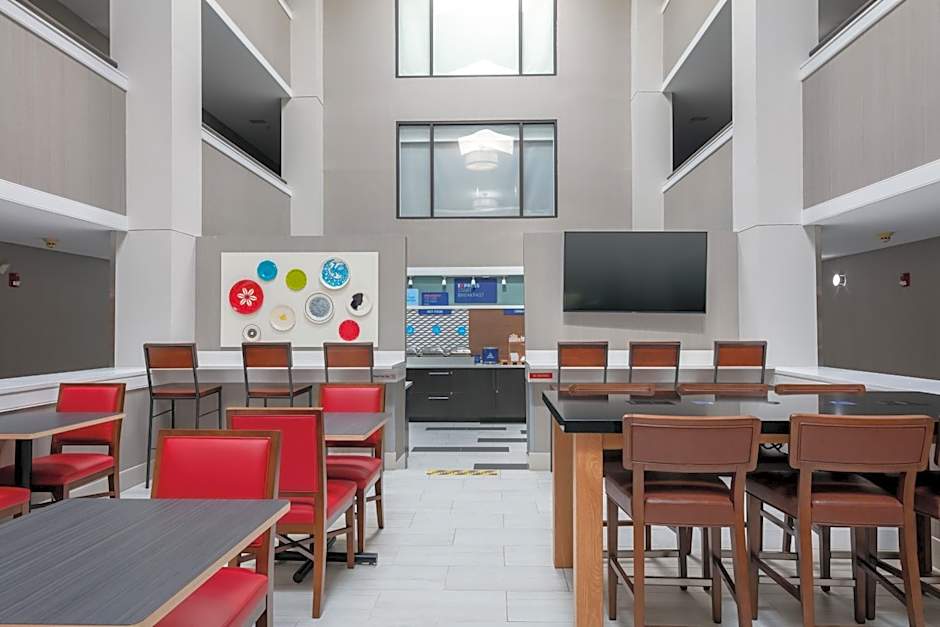 Holiday Inn Express & Suites Milton East I-10 By IHG