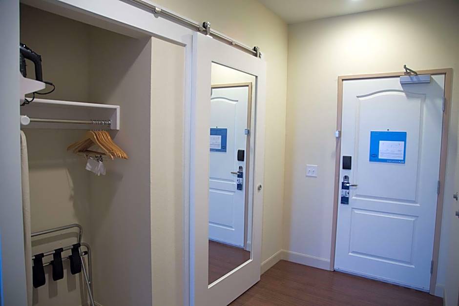 Photo 1 of 2 of 2 Queen Beds, Hearing Accessible