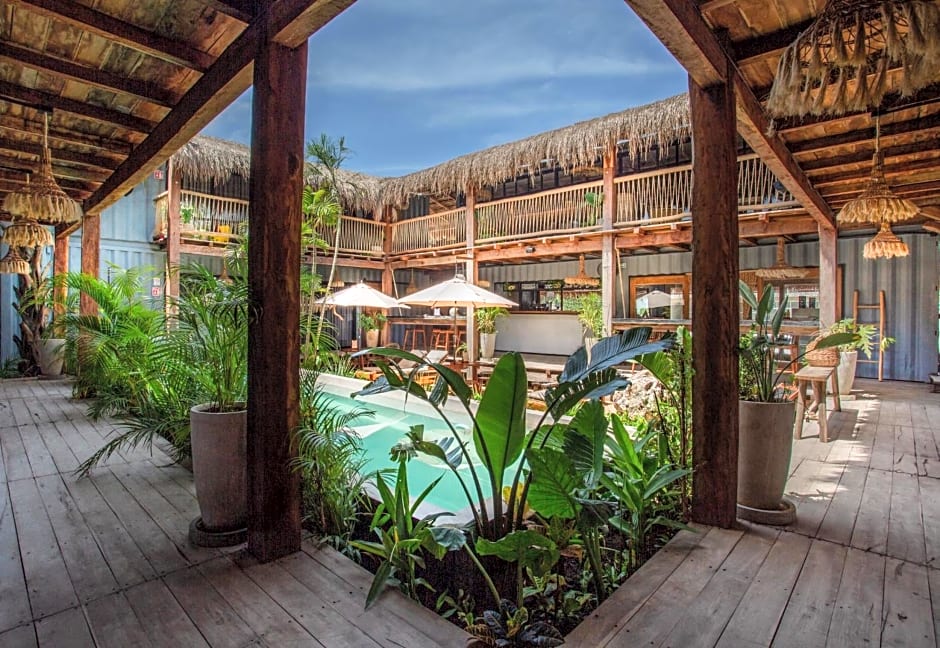 Meteora Stay & Coffeehouse Tulum