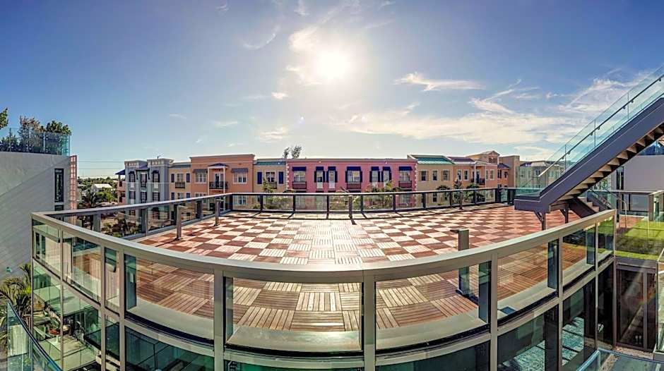 The Ray Hotel Delray Beach, Curio Collection by Hilton