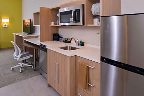 1 King Hearing Accessible Suite Non-Smoking