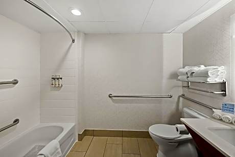 Standard Queen Room with Two Queen Beds - Communications Accessible