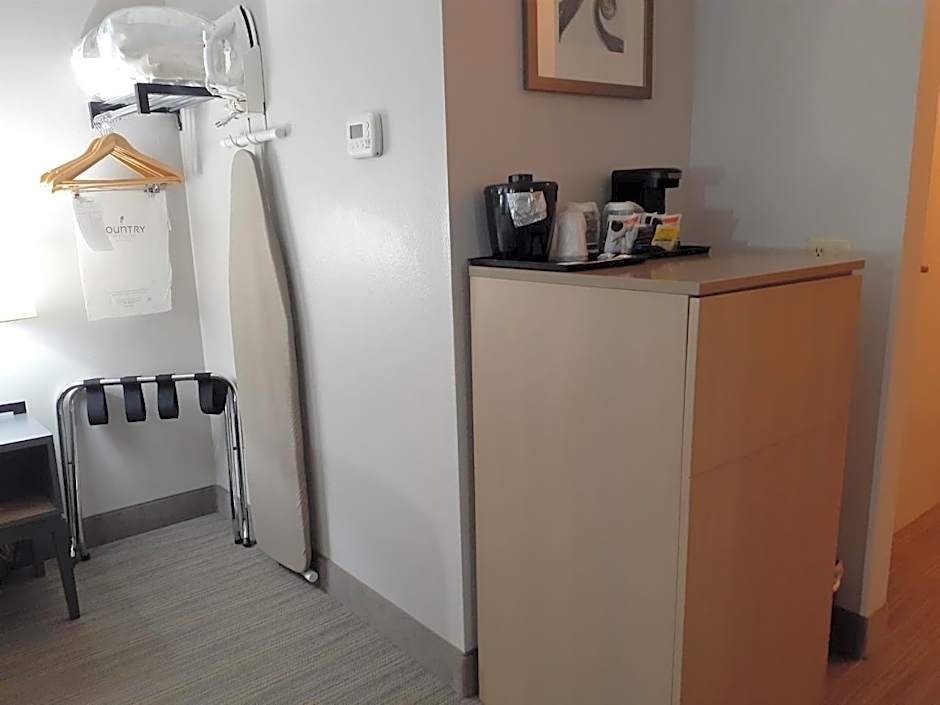 Country Inn & Suites by Radisson, Freeport, IL