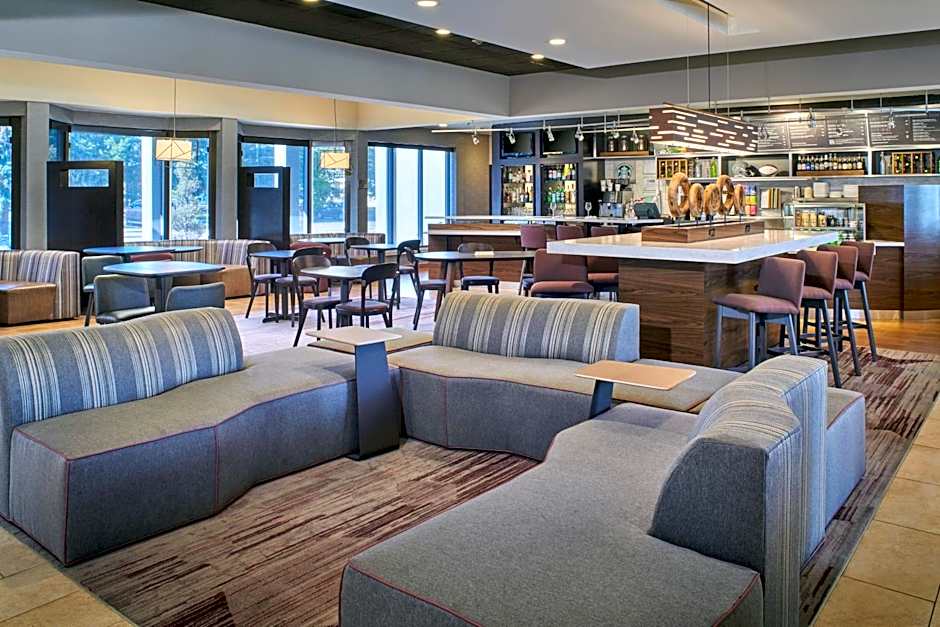Courtyard By Marriott Detroit Warren