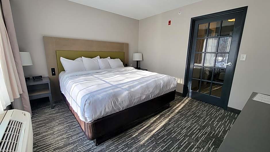 Country Inn & Suites by Radisson, Detroit Lakes, MN