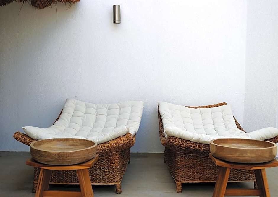 Pinehill Hotel & Suites